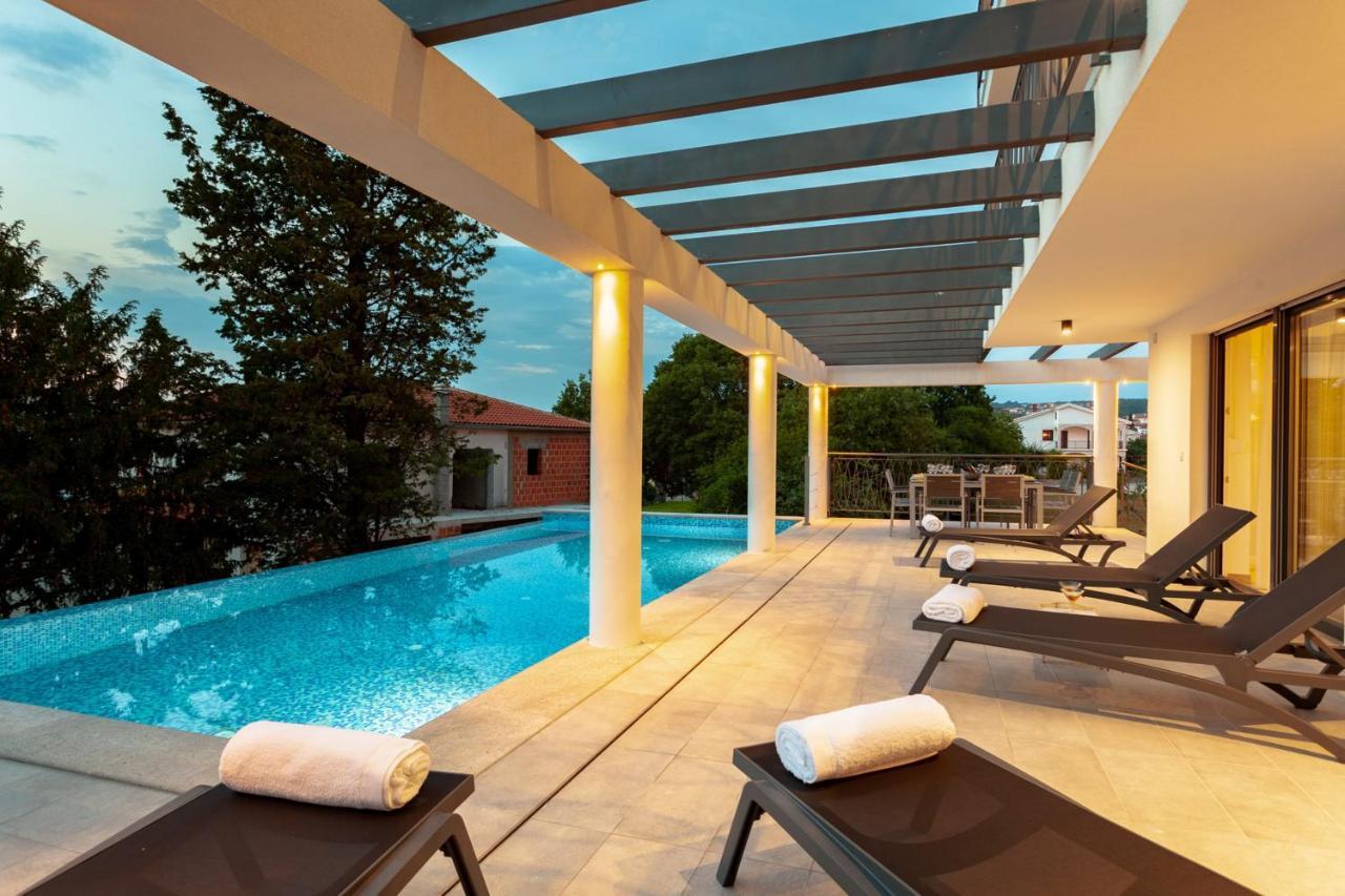 Luxury Villa Rivabel Малинска Екстериор снимка