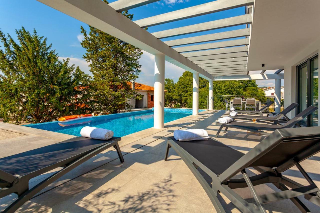 Luxury Villa Rivabel Малинска Екстериор снимка