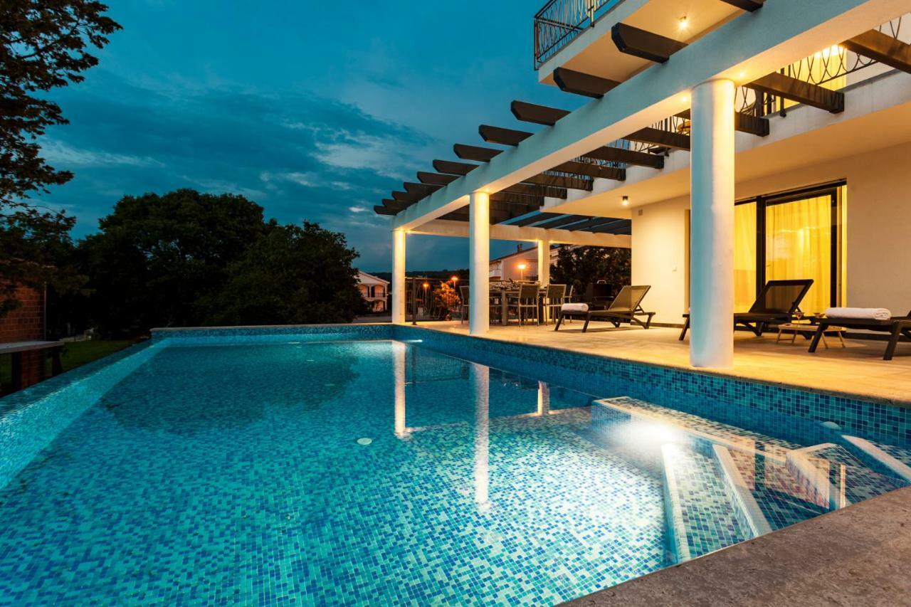 Luxury Villa Rivabel Малинска Екстериор снимка